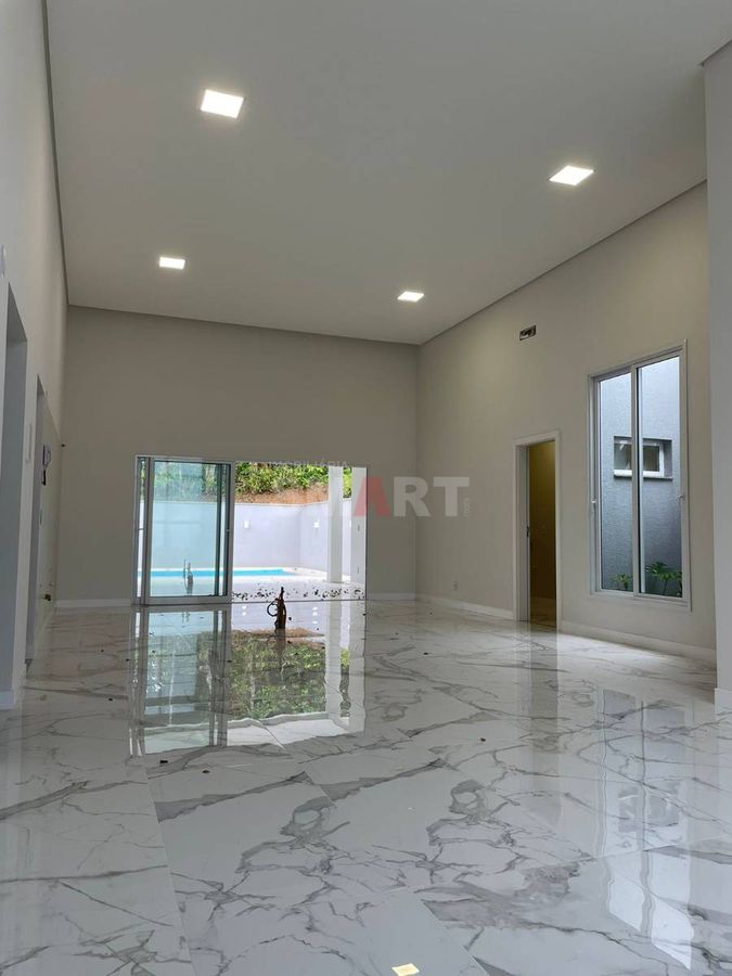 Casa Térrea com 3 Suítes e Piscina na Barra do Rio Cerro