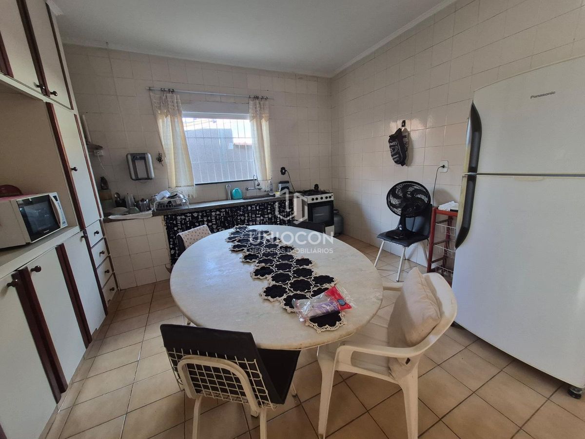 Casa, 3 quartos, 250 m² - Foto 12