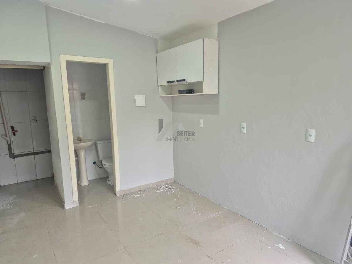 Ktinet com 1 quarto para alugar na trindade