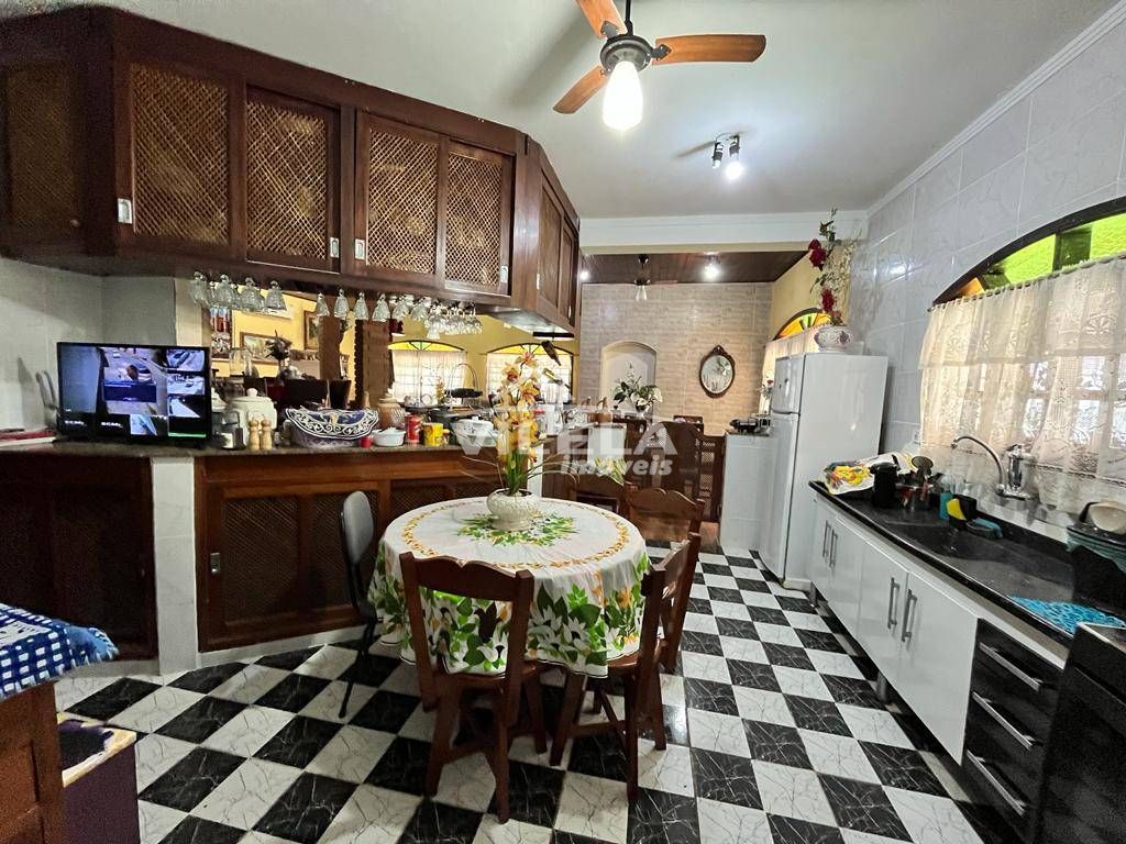 Excelente casa com piscina e edícula