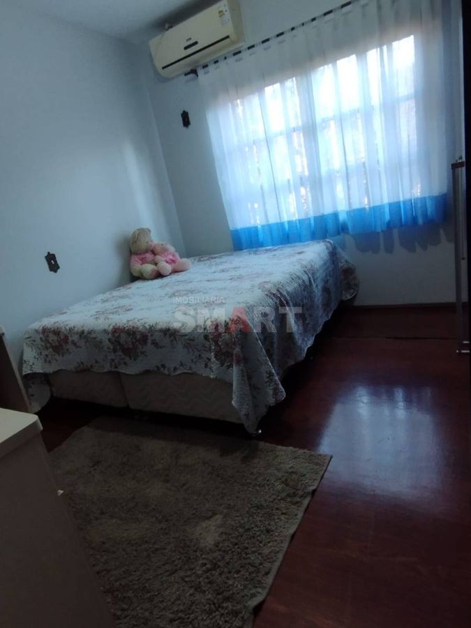 Casa Bem Localizada com 3 Quartos Sendo Uma Suíte