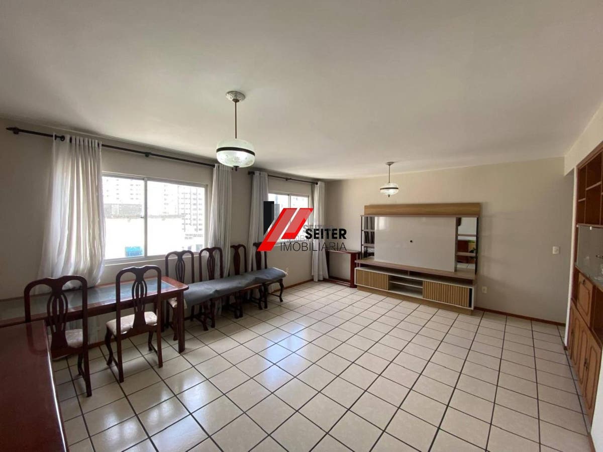 Apartamento com 3 dormitórios à venda no centro de Florianópolis