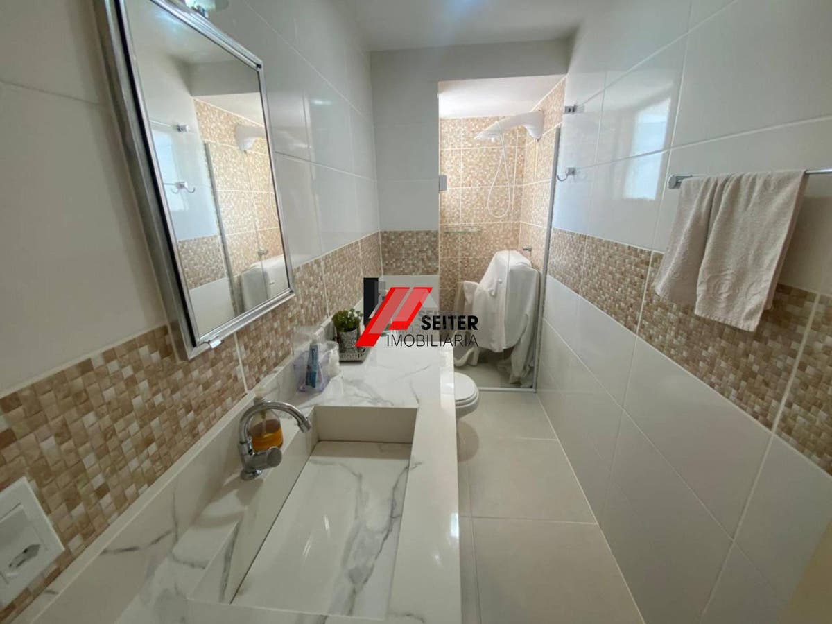 Apartamento com 3 dormitórios à venda no centro de Florianópolis