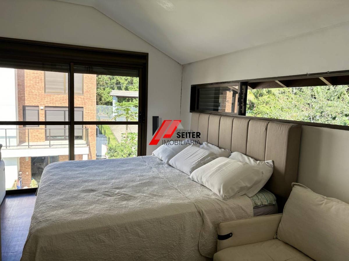 Casa à venda na beira da Lagoa em Florianópolis