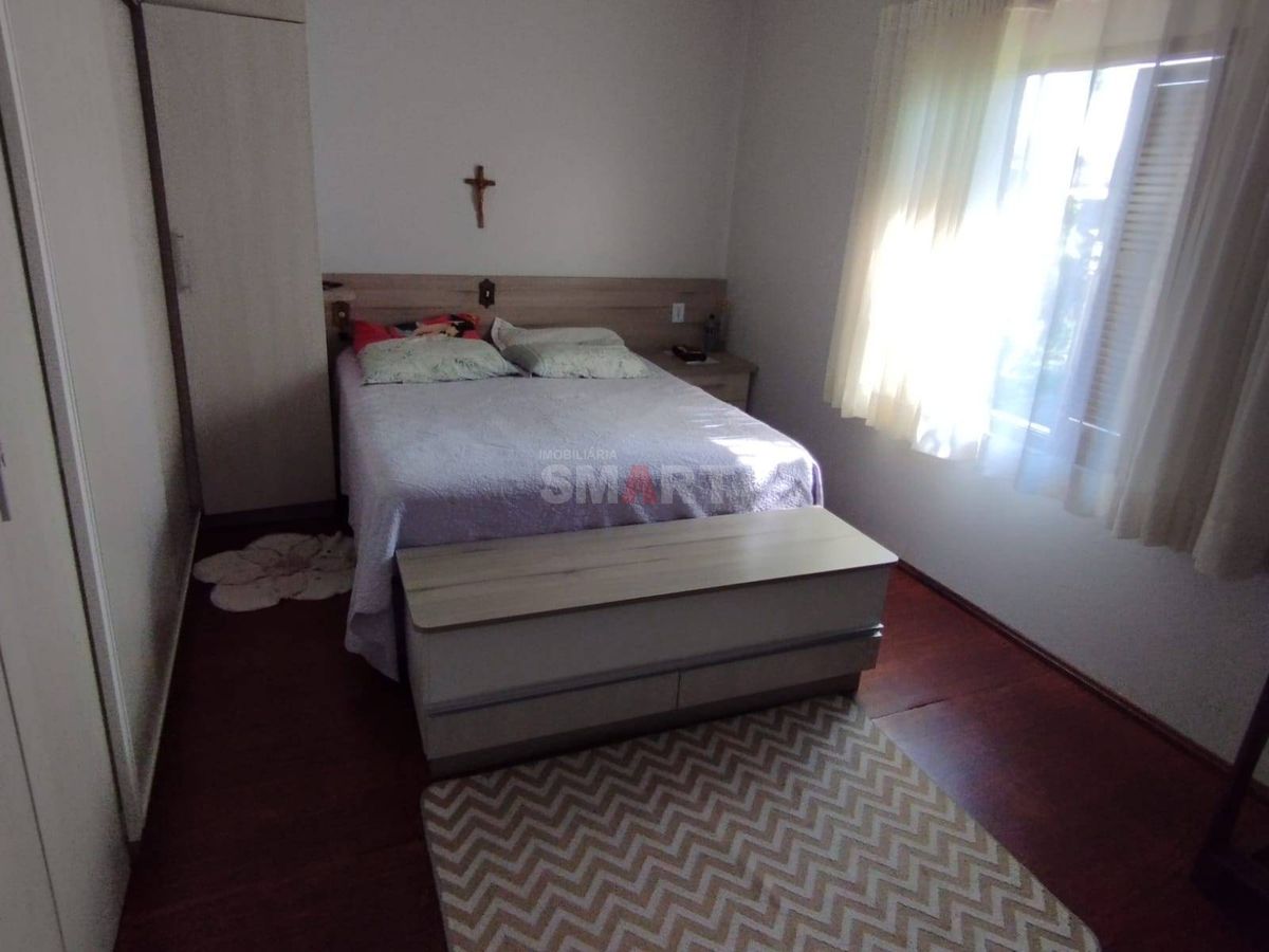 Casa Bem Localizada com 3 Quartos Sendo Uma Suíte