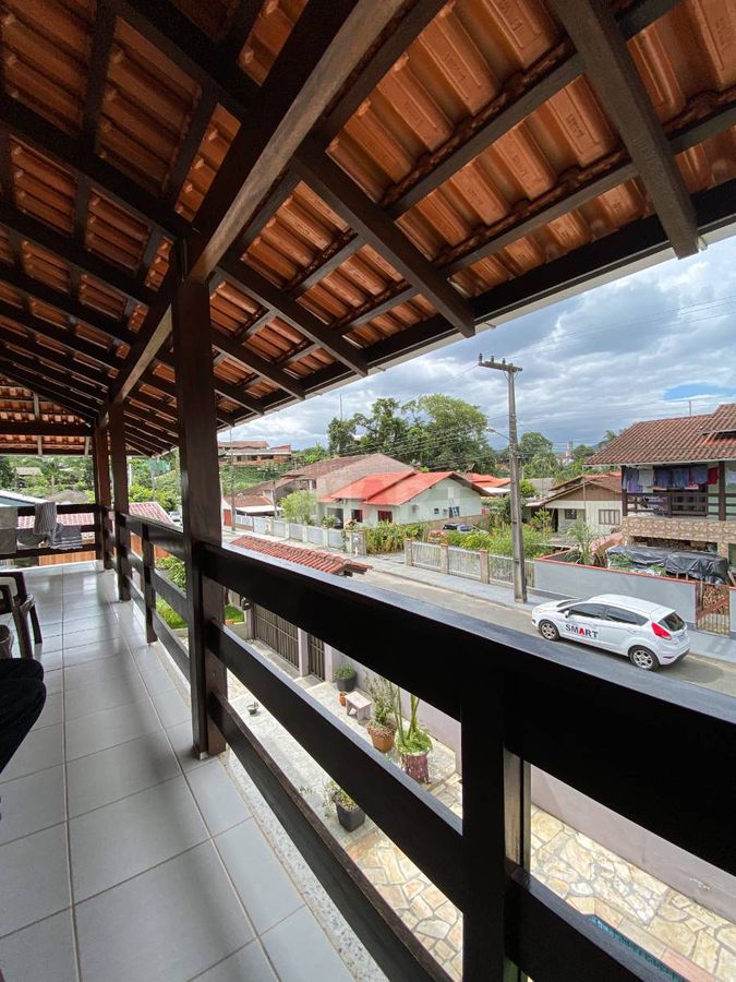 Casa com Sala Comercial à Venda no bairro Estrada Nova