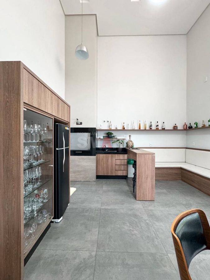 Casa com Piscina no Czerniewicz com 1 Suite e 2 Quartos