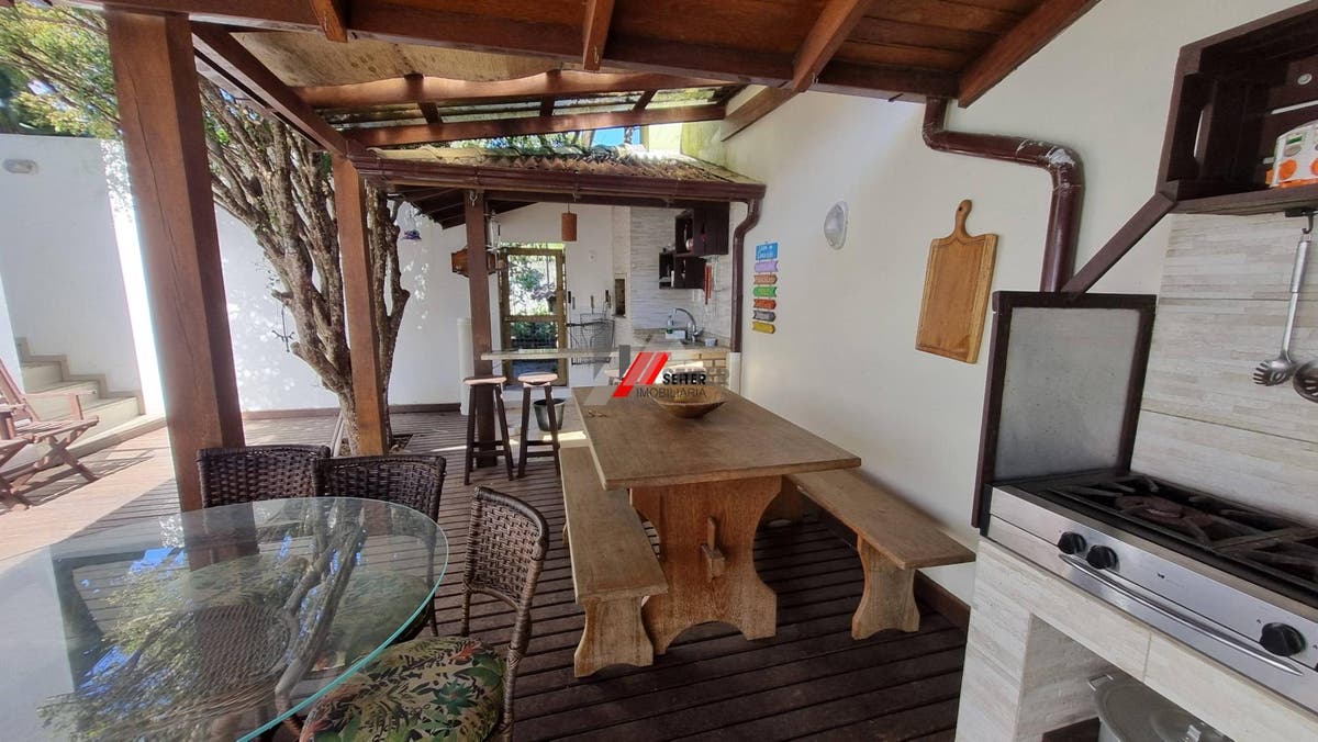 Casa de 3 suites a venda Lagoa da Conceiçao Florianopolis com 352 metros de area util