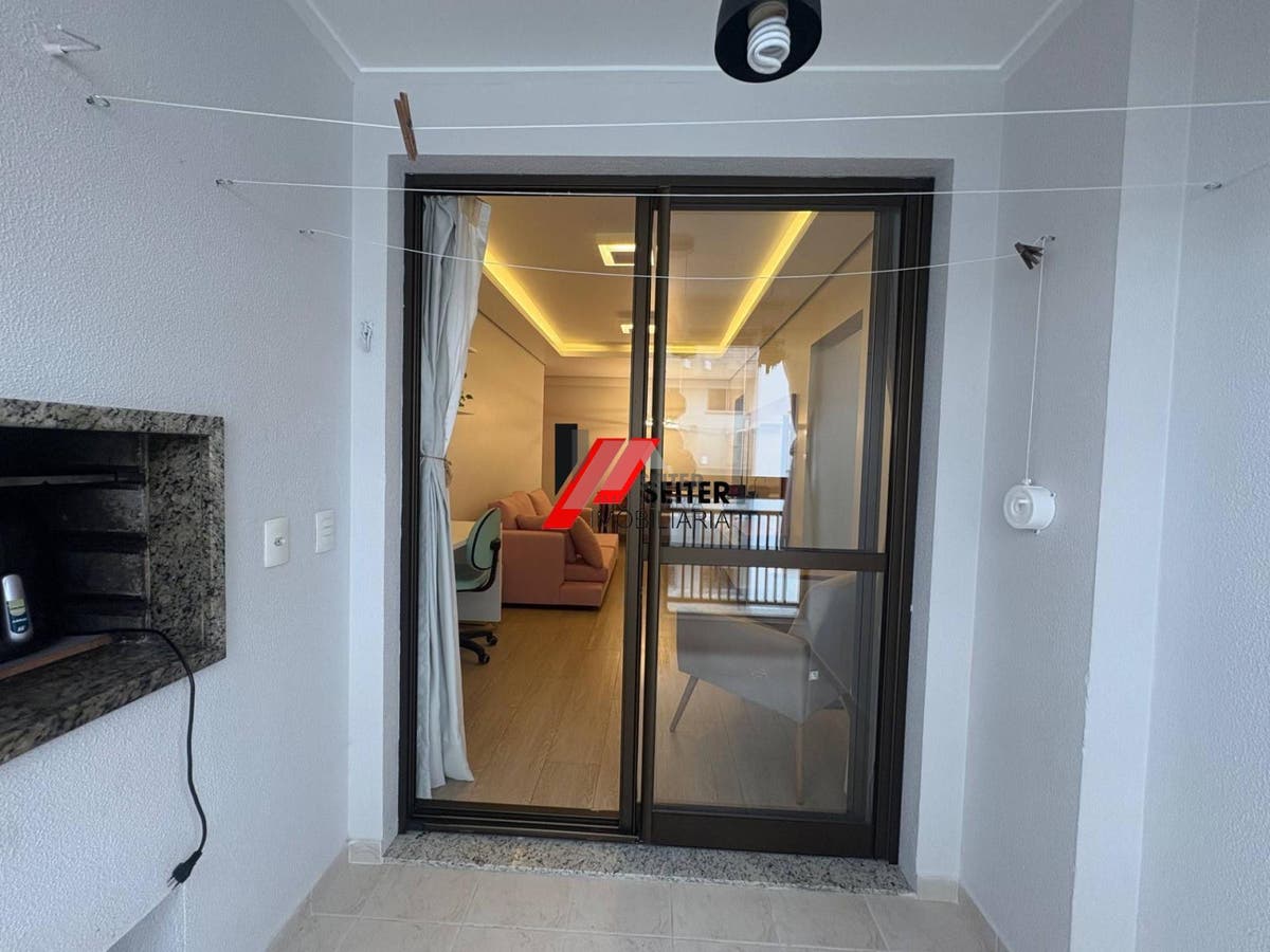 Apartamento de 2 Domitorios com Suite a Venda em Florianopolis
