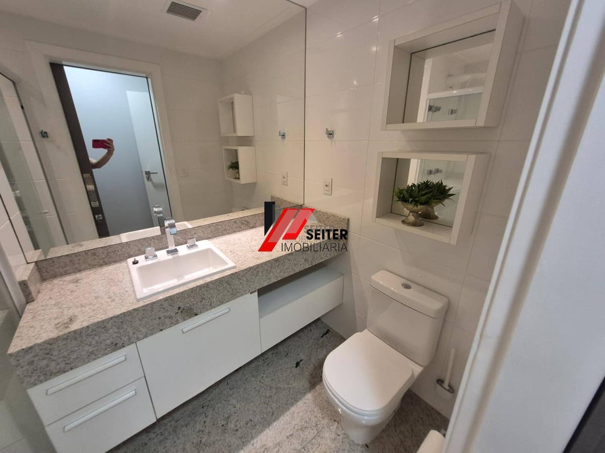 Apartamento de 2 dormitórios alto padrão para locação na Agronômica Florianópolis