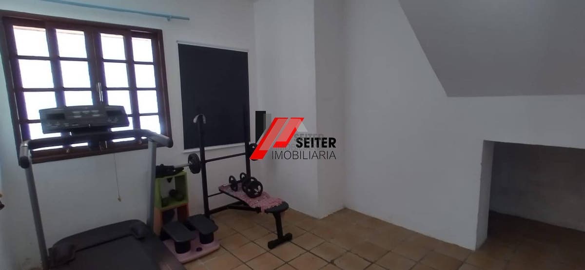 Casa á venda na trindade Florianópolis
