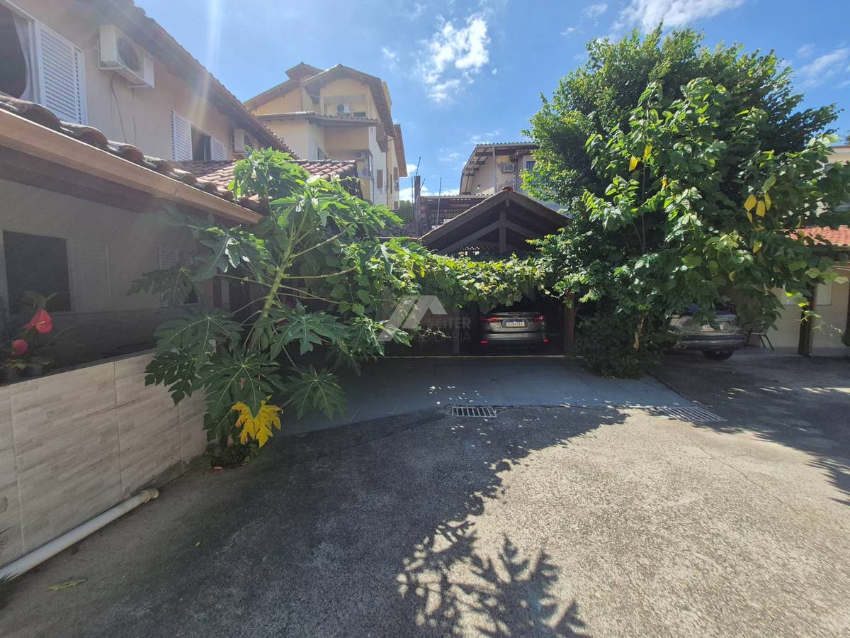 Casa a venda na Trindade com 5 dormitórios Florianópolis