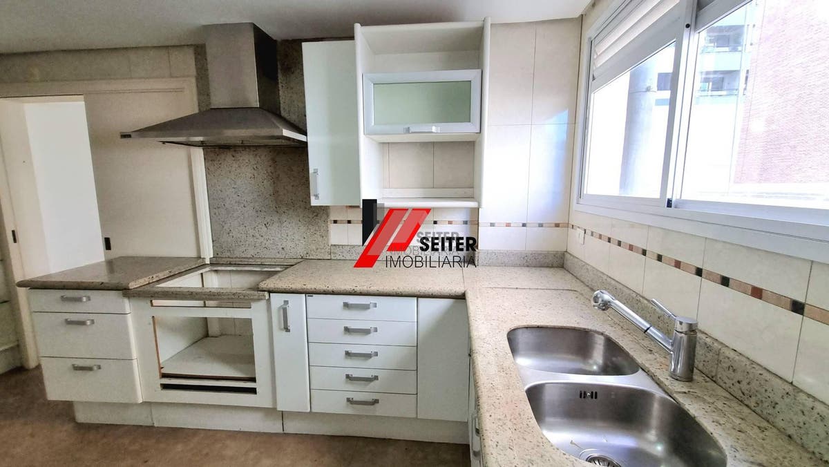 Apartamento de 4 dormitorios para alugar na Beira Mar de Florianopolis