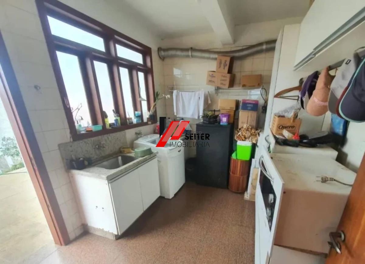 Casa à venda 350m² 6 dormitórios 2 suítes 3 vagas de garagem