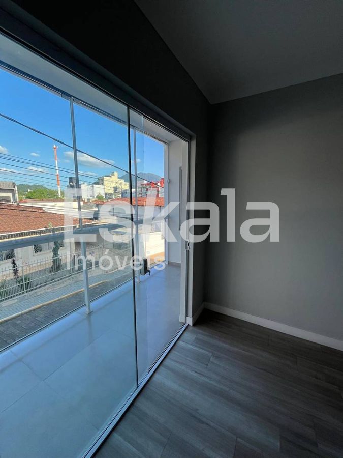 Sobrado Semi Mobiliado Com 01 Suíte + 02 Quartos Czerniewicz
