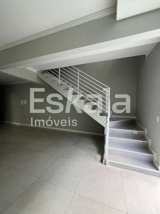Sobrado Semi Mobiliado Com 01 Suíte + 02 Quartos Czerniewicz