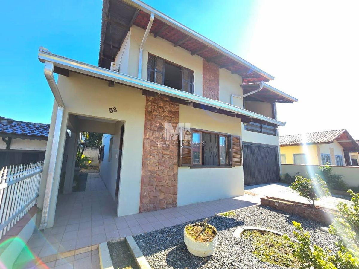 Casa no Centro de Barra Velha próximo a praia