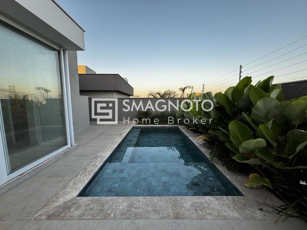 Casa Térrea de Alto Padrão à Venda no Damha I em Piracicaba com 3 Suítes e piscina .