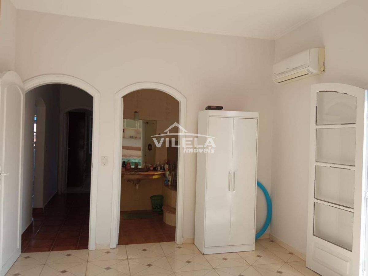 Casa a poucos metros da praia indaia
