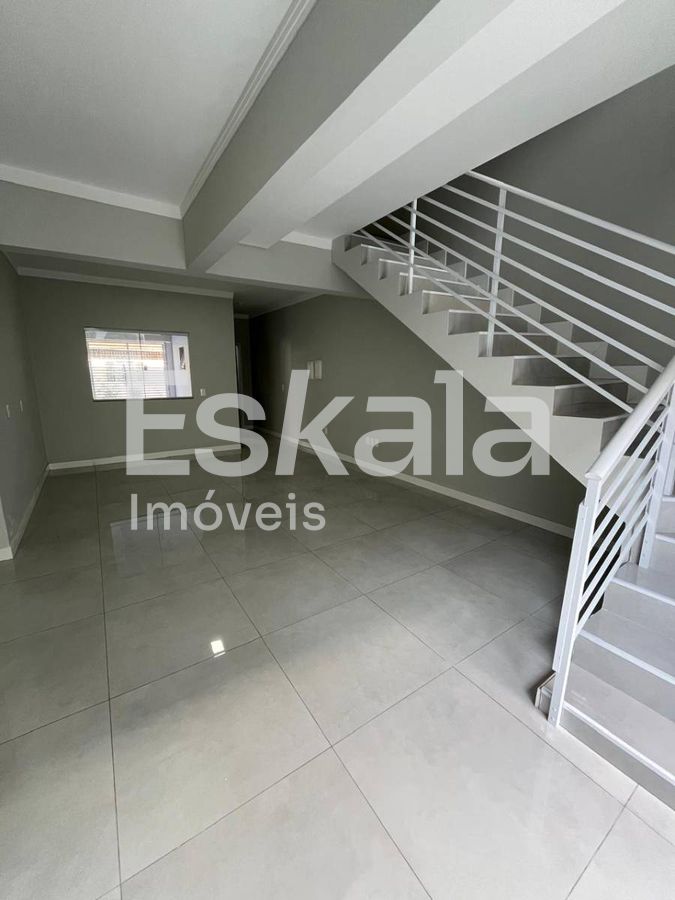 Sobrado Semi Mobiliado Com 01 Suíte + 02 Quartos Czerniewicz
