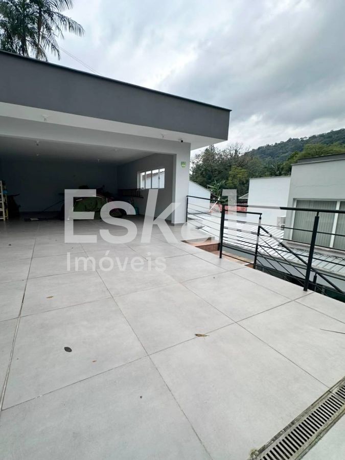 Casa Alto Padrão Porteira fechada Com 03 dormitórios, sendo 01 Suíte e 01 Demi-suite Bairro Czerniewicz - Jaraguá do Sul