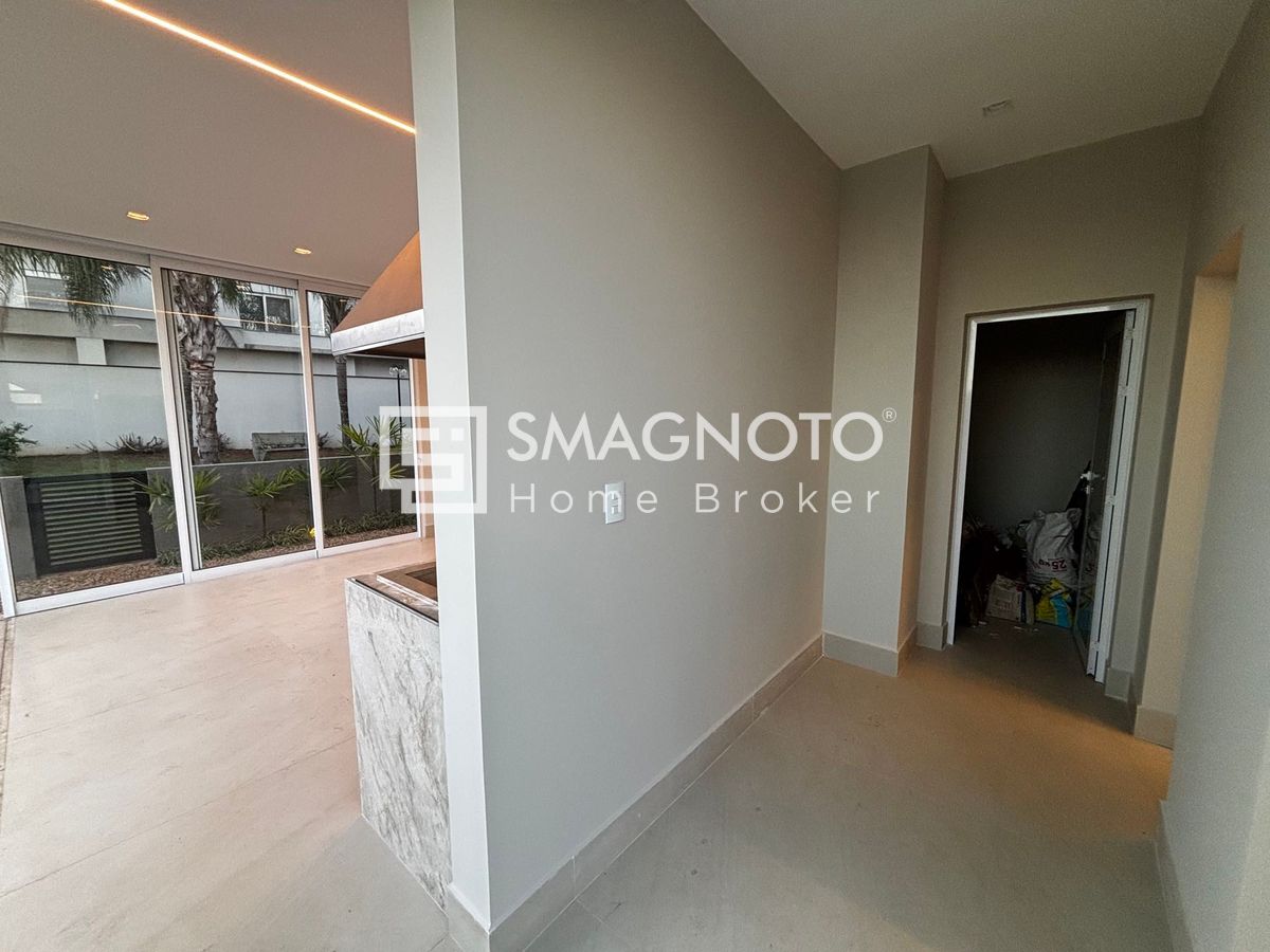 Casa Térrea de Alto Padrão à Venda no Damha I em Piracicaba com 3 Suítes e piscina .
