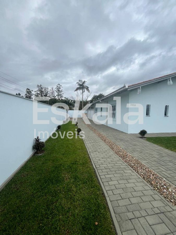 Casa com 03 quartos beira rio - guaramirim