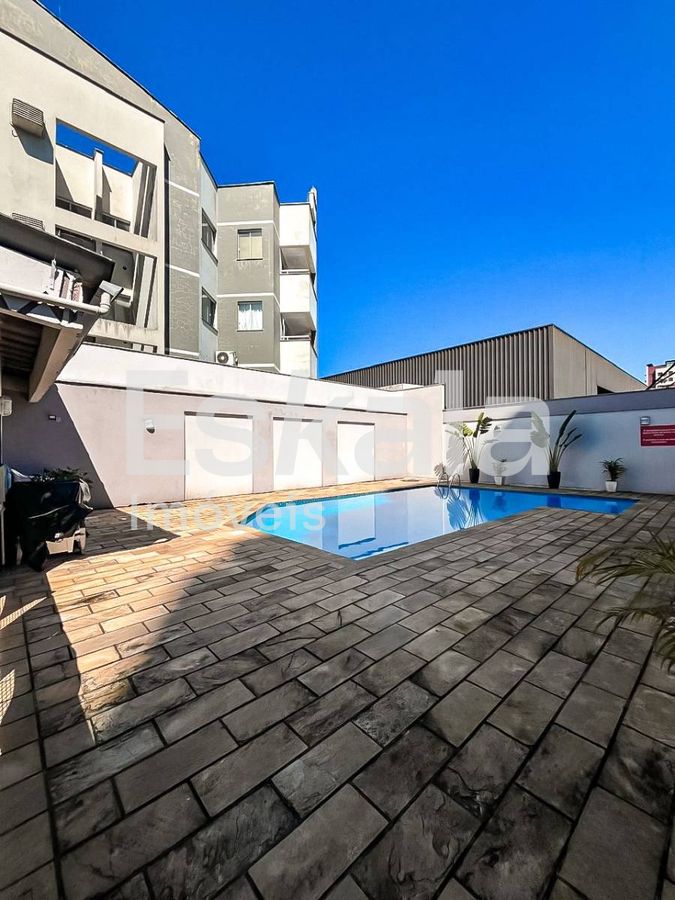 Apartamento semi-mobiliado com 01 suíte + 02 dormitórios centro - jaraguá do sul