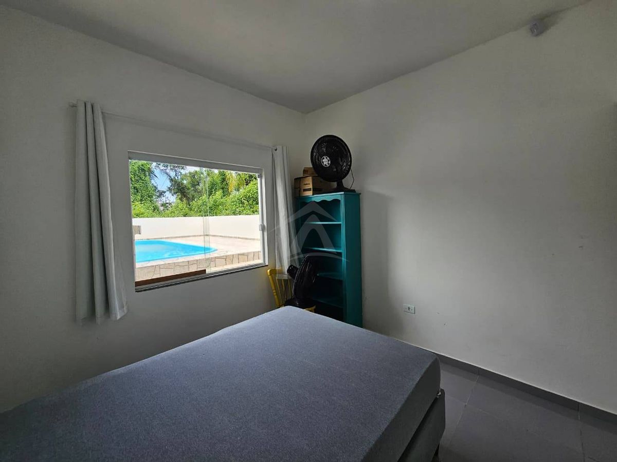 Casa mobiliada com piscina a 550m da praia, 3 quartos sendo 1 suíte, barra do saí