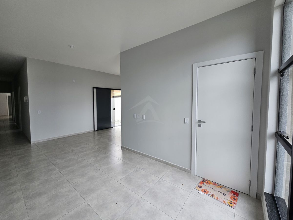 Casa de excelente acabamento, 3 quartos sendo 1 suite, barra do sai
