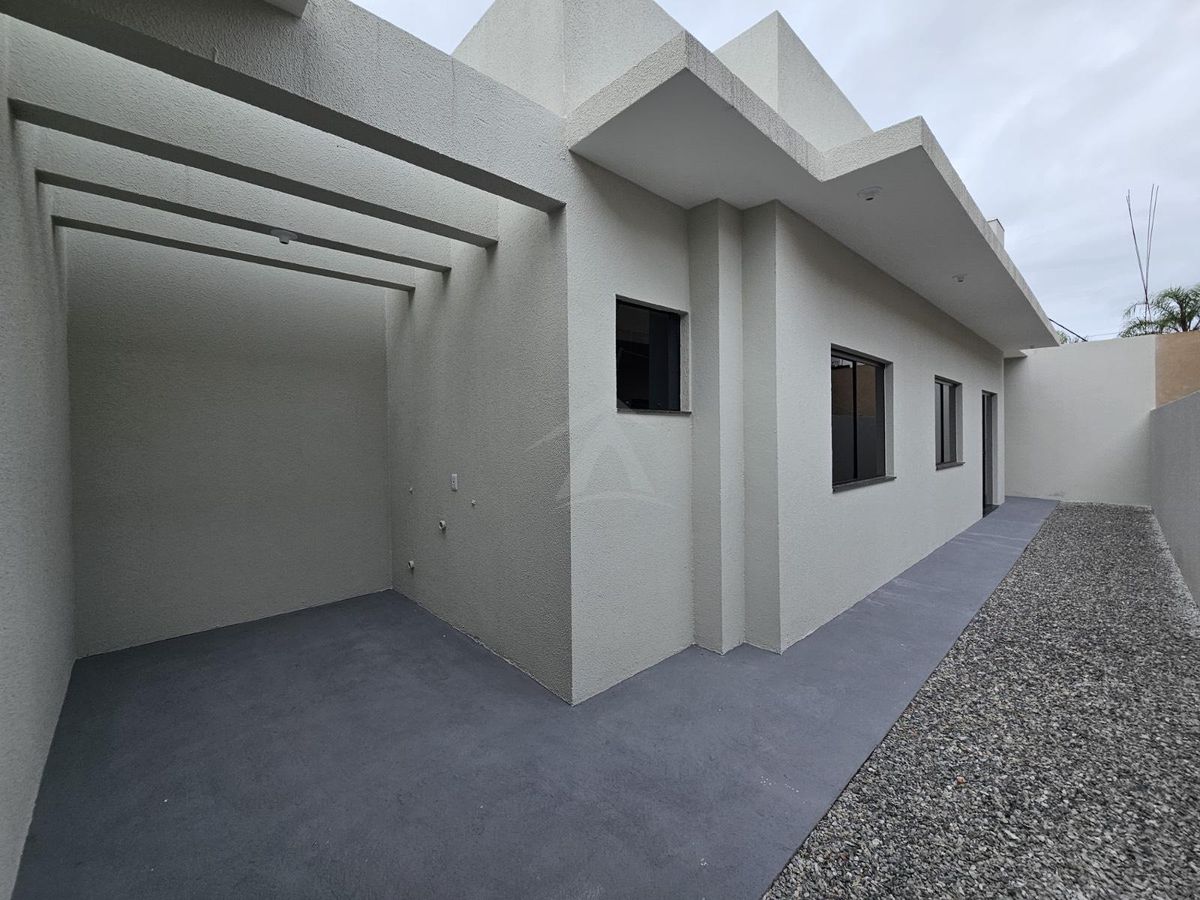 Casa de excelente acabamento, 3 quartos sendo 1 suite, barra do sai