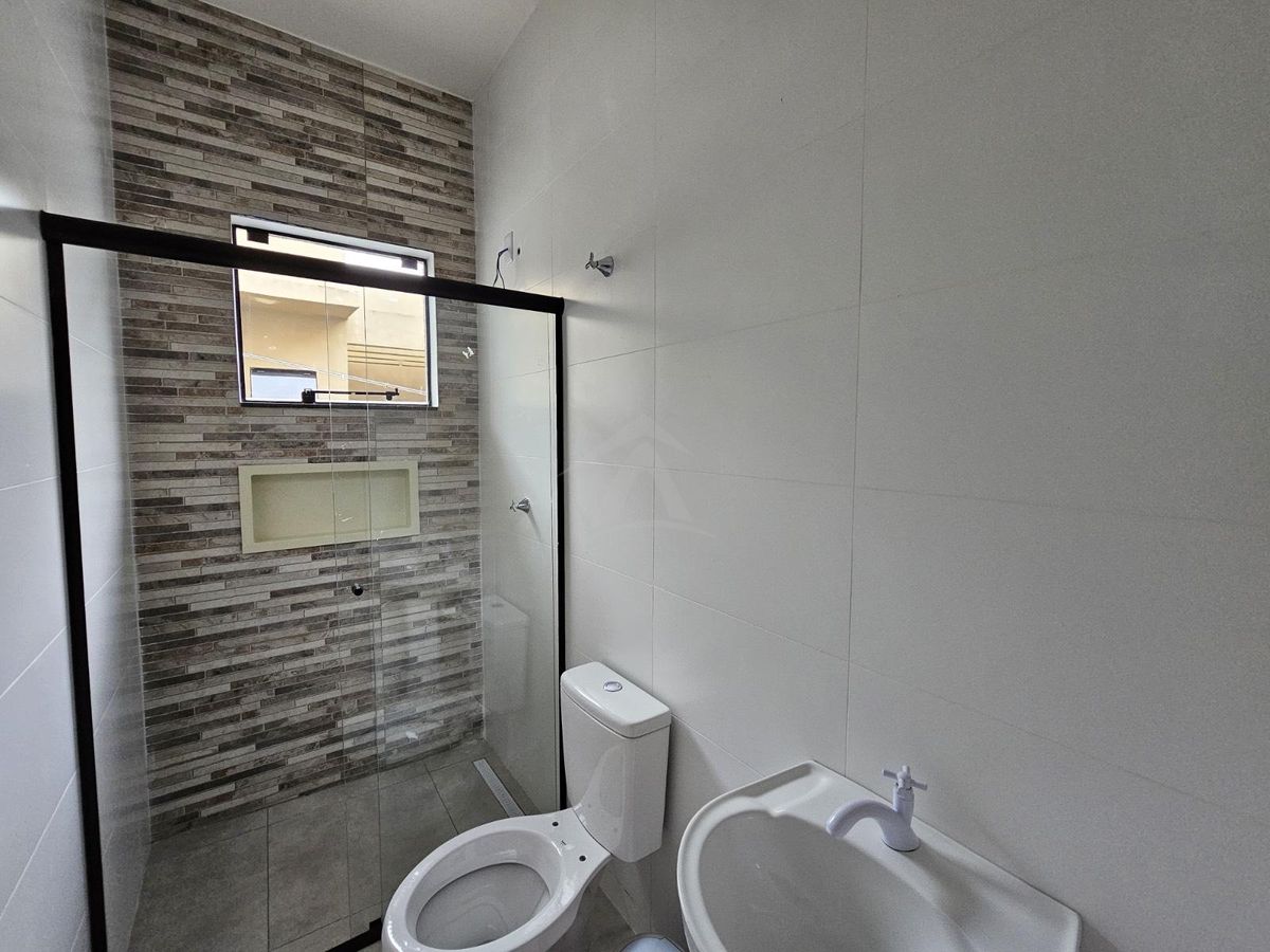 Casa de excelente acabamento, 3 quartos sendo 1 suite, barra do sai