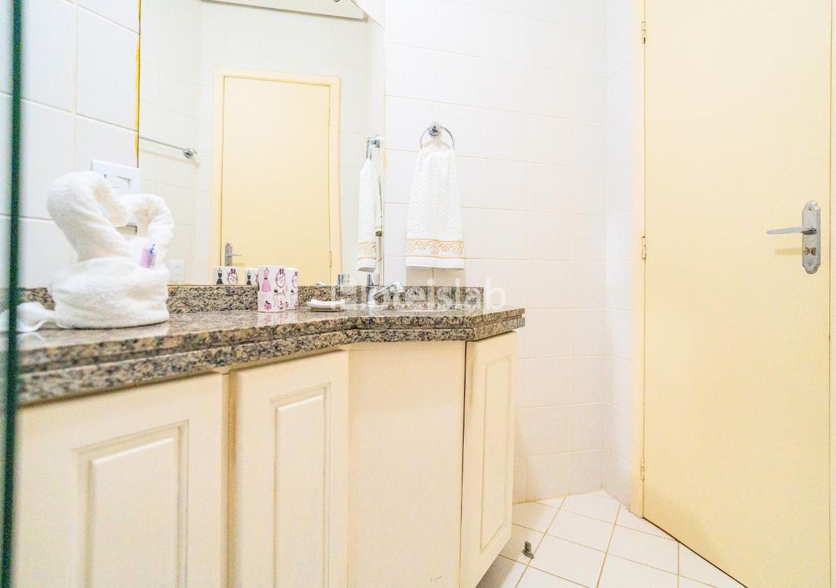 Apartamento de um quarto no Merit Plaza