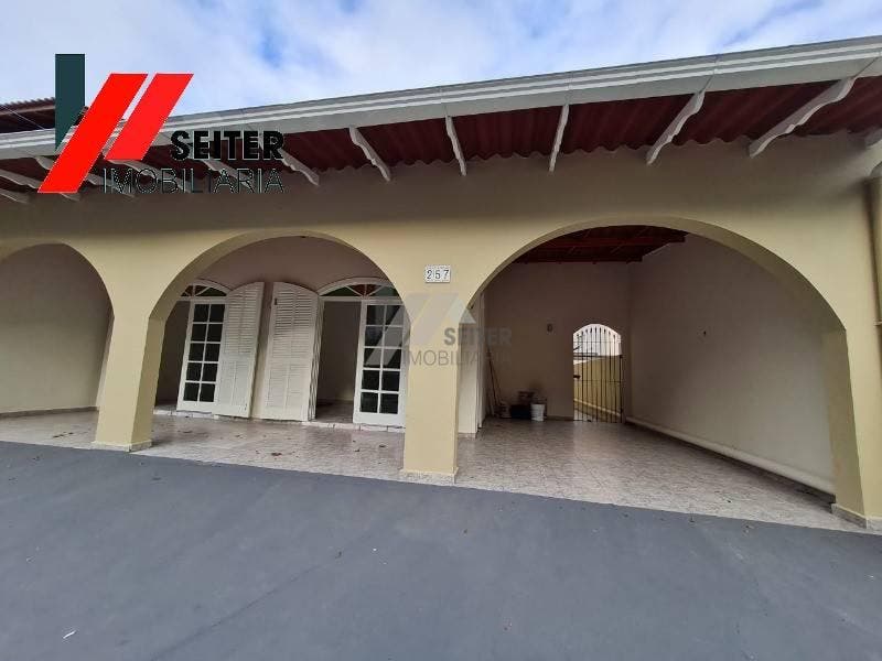 Casa 3 dormitorios para locação trindade