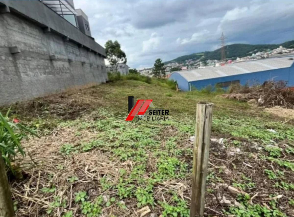Terreno á venda na avenida das torres, São josé.