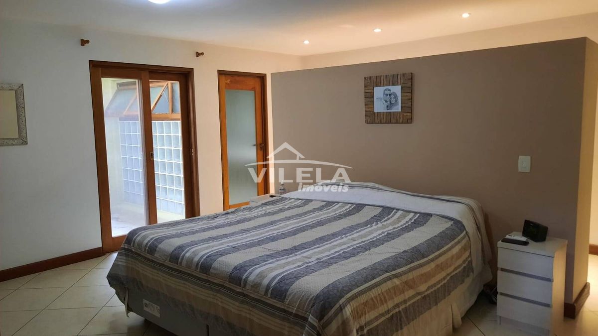 Sobrado com 4 quartos à Venda, Massaguaçu - Caraguatatuba.