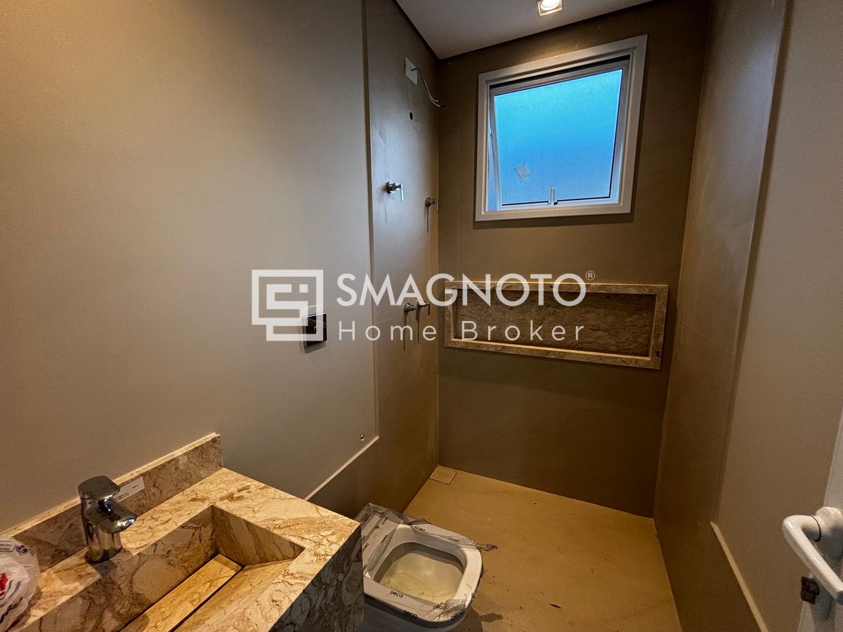 Casa Térrea de Alto Padrão à Venda no Damha I em Piracicaba com 3 Suítes e piscina .