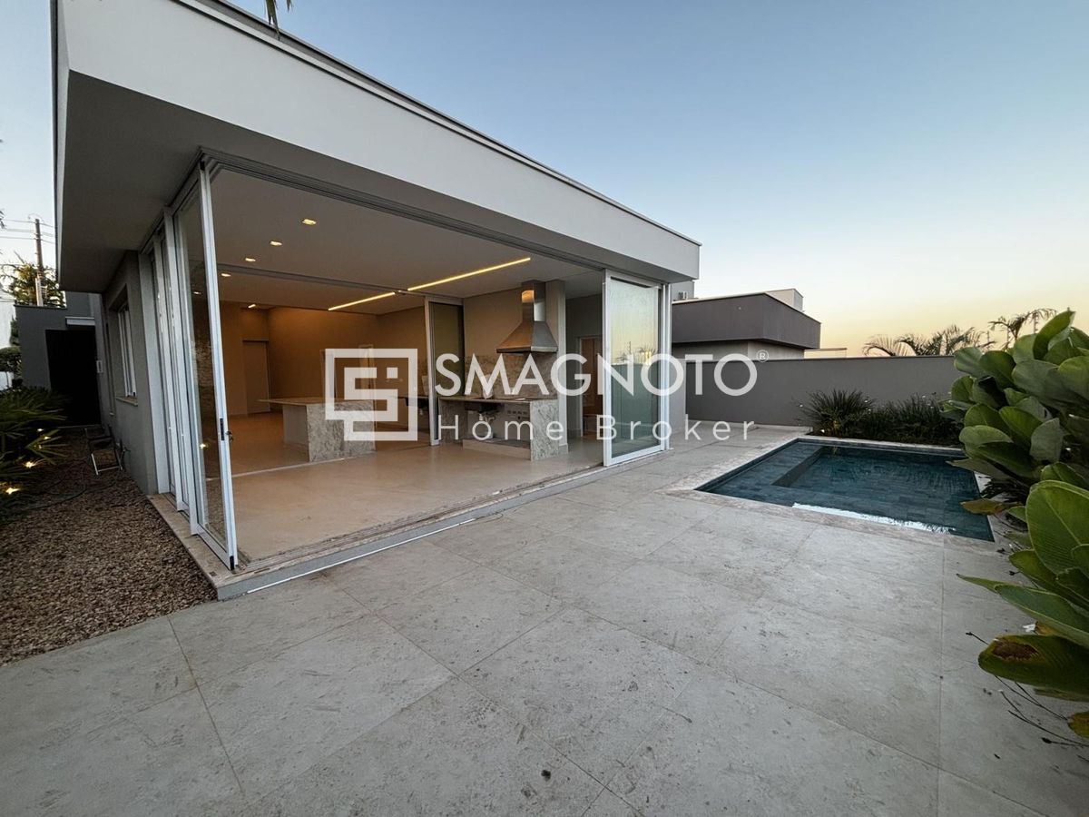 Casa Térrea de Alto Padrão à Venda no Damha I em Piracicaba com 3 Suítes e piscina .