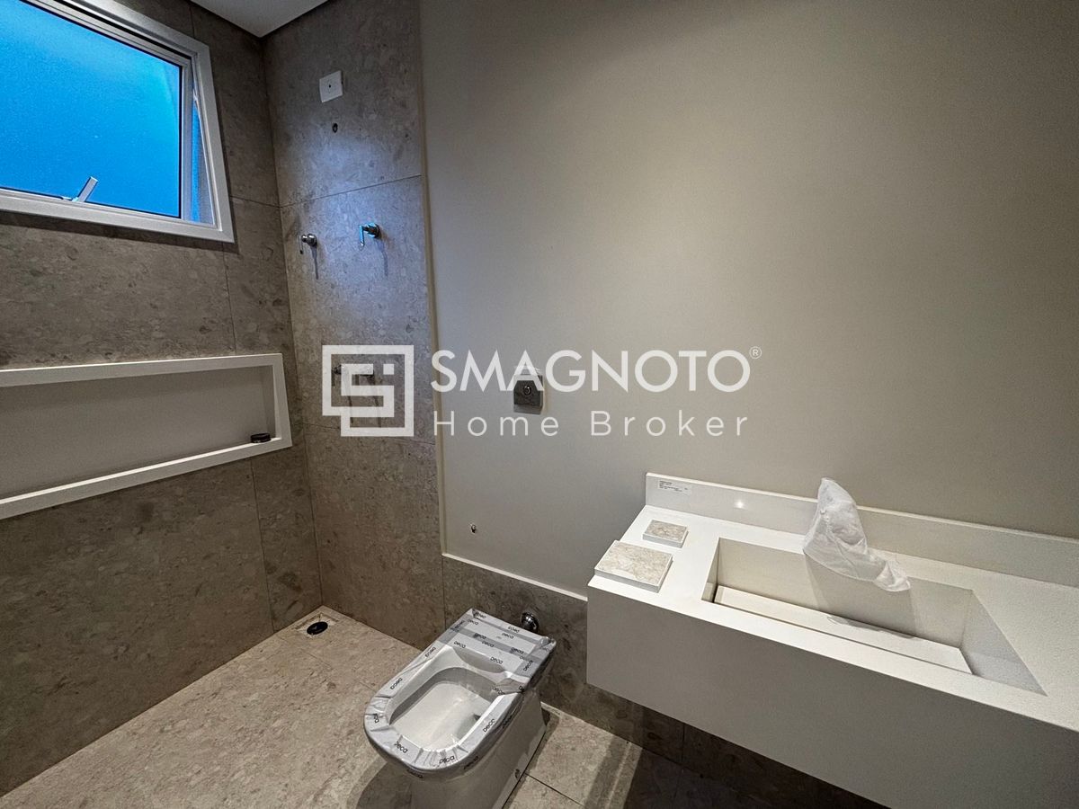 Casa Térrea de Alto Padrão à Venda no Damha I em Piracicaba com 3 Suítes e piscina .
