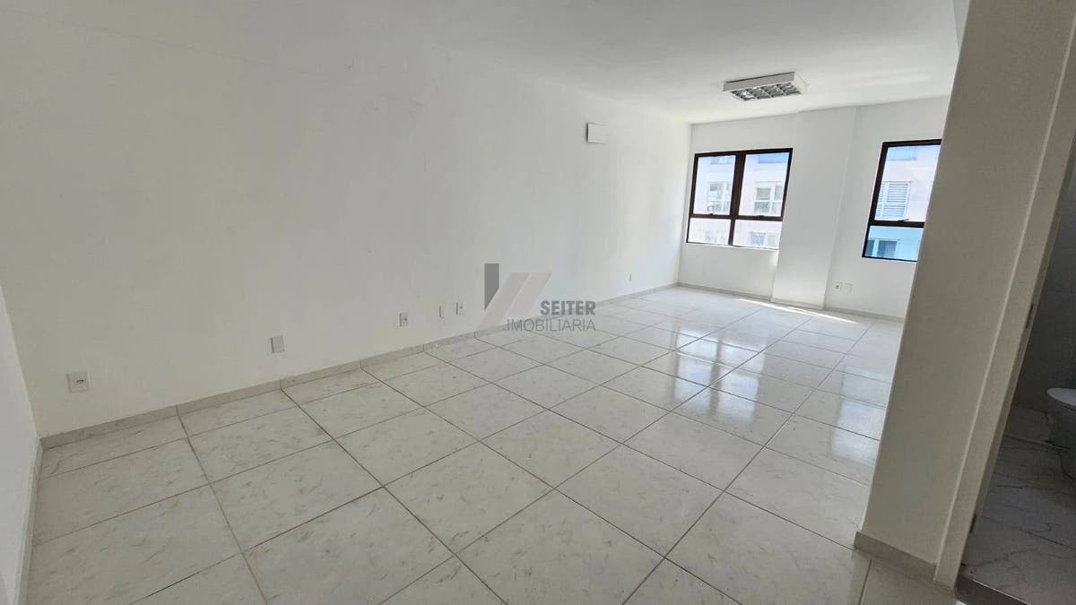 Sala comercial para venda no Shopping Trindade