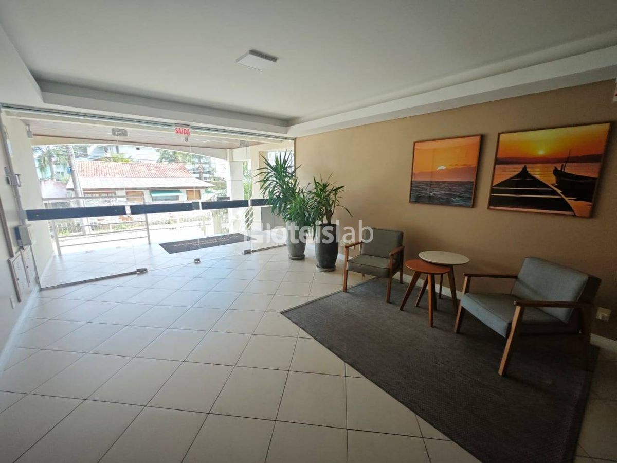Lindo apartamento de 2 quartos a 150 metros da praia