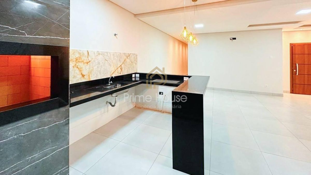 Vende-se Casa Térrea em Bairro Jardim Califórnia