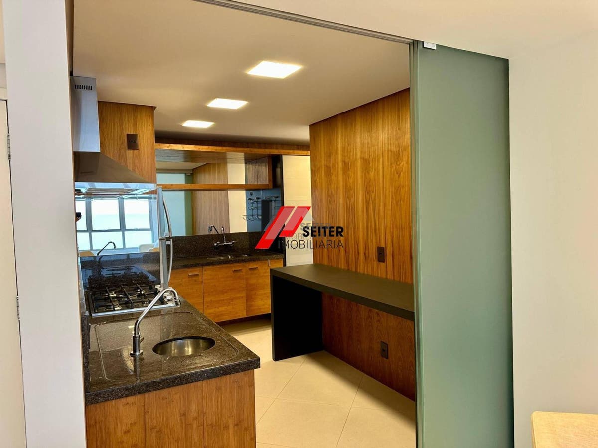 Apartamento 3 dormitórios e suite venda Centro Florianópolis