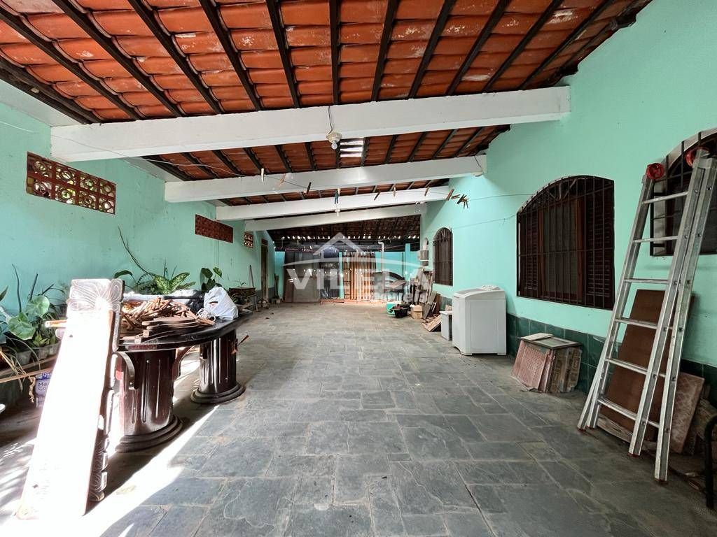 Excelente casa com piscina e edícula