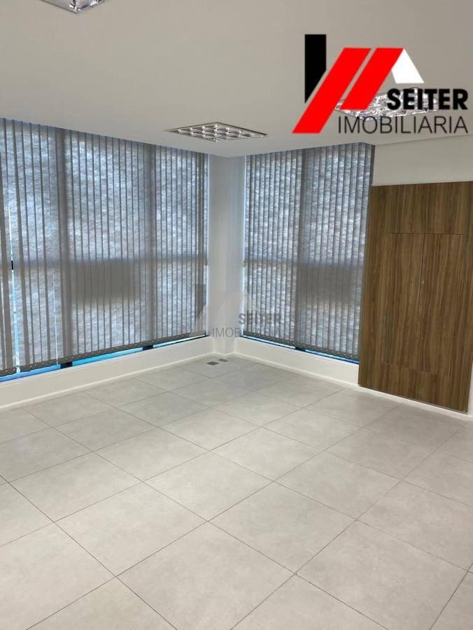 Conjunto comercial a venda no centro de Florianópolis