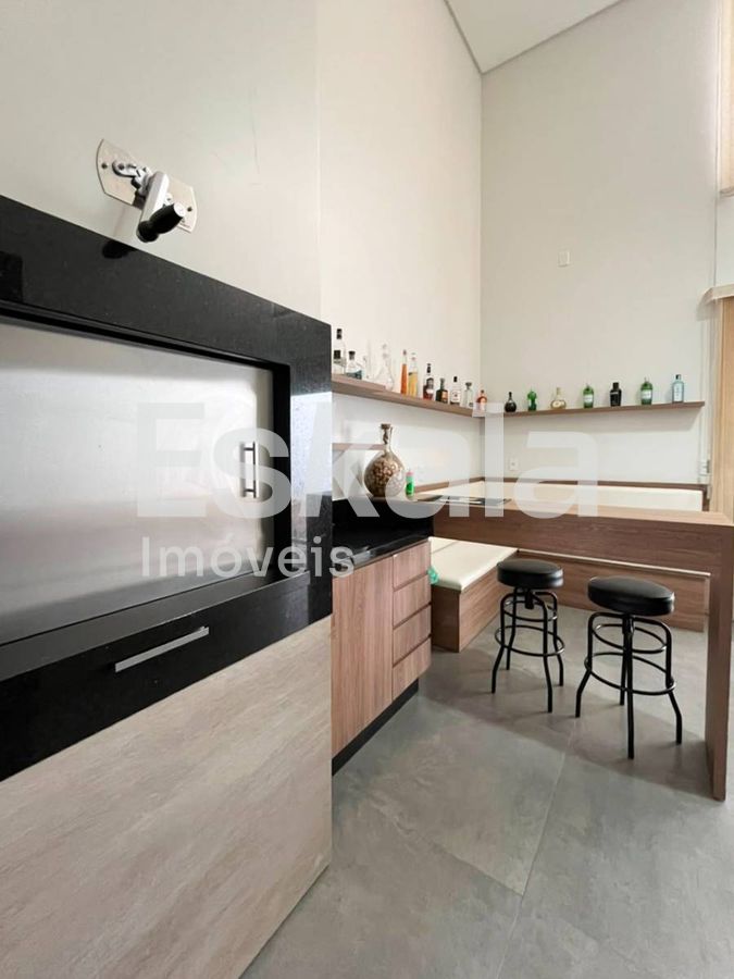 Casa Alto Padrão Porteira fechada Com 03 dormitórios, sendo 01 Suíte e 01 Demi-suite Bairro Czerniewicz - Jaraguá do Sul