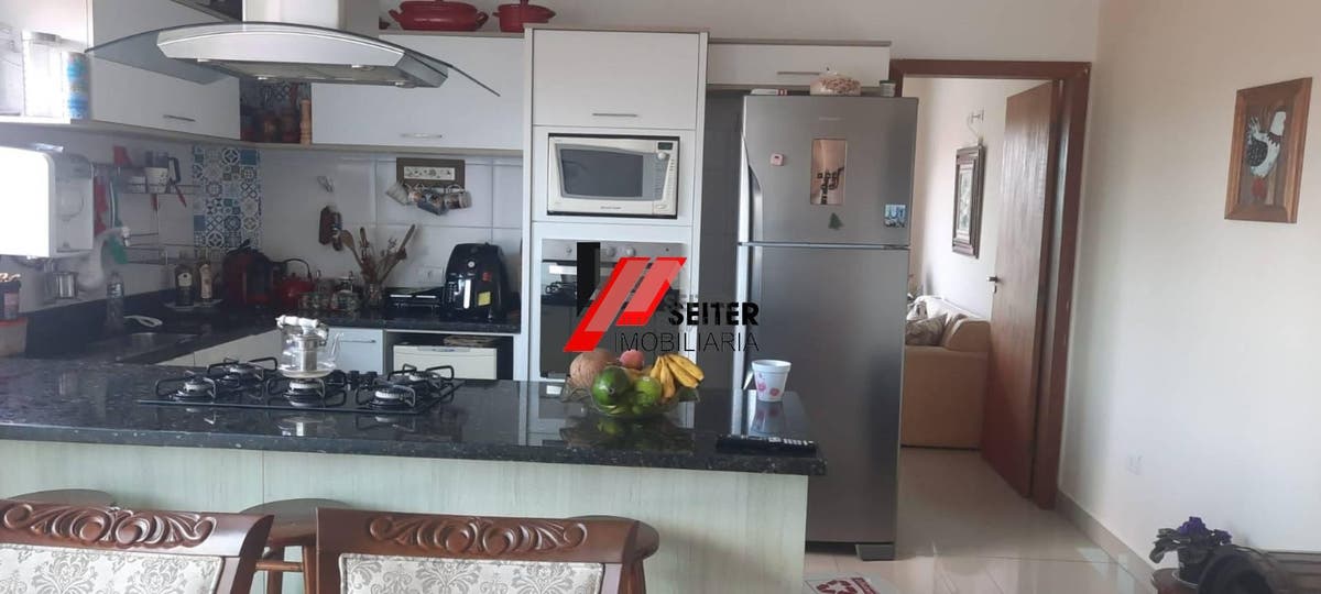 Casa a venda com 4 quartos sendo 4 suítes, 5 banheiros e 5 vagas de garagem, com area total de 279m²