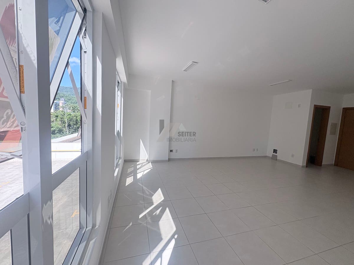 Sala comercial a venda Florianopolis Itacorubi com 42 m2 de área com vaga de garagem