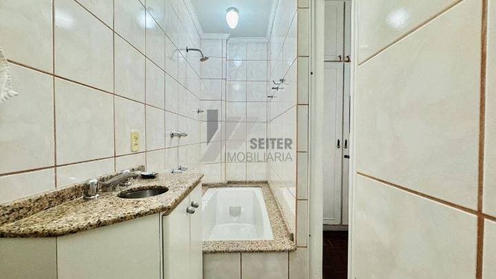 Apartamento de 3 quartos a venda na Av Mauro Ramos Centro