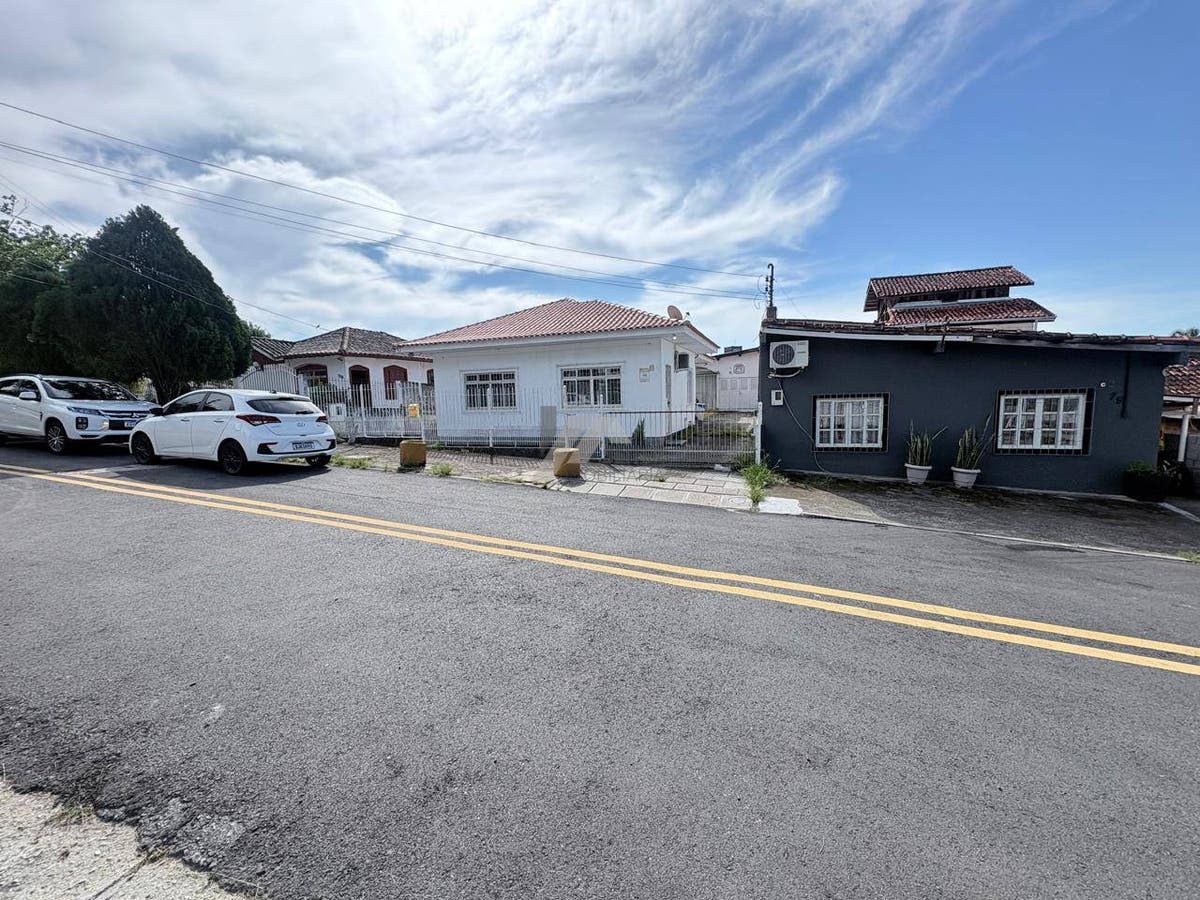 Casa 3 dormitórios com suite para venda Itacorubi Florianópolis